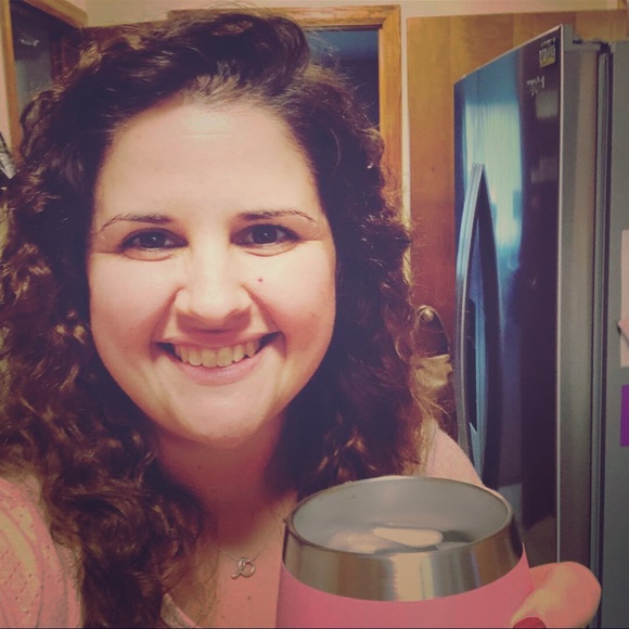 Meet your Posher, Allison - Picture 1 of 4